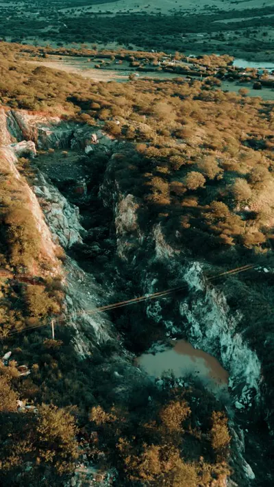 Filme Monte Negro — pedreira